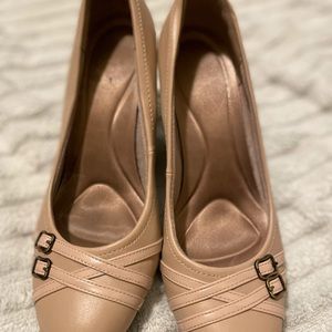 Nude Life Stride kitten heels size 10